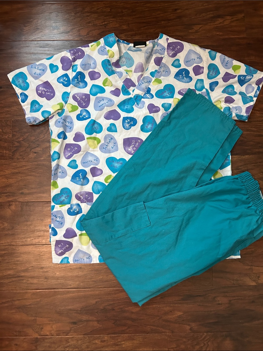 Women’s Heart-Print Scrub Top and Teal Pants Set - White/Teal Small